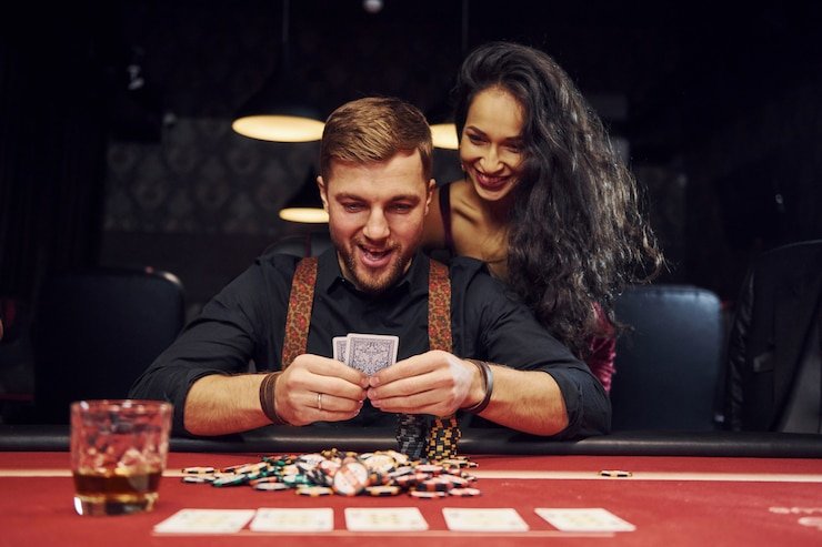 Meja Dragon Tiger live dengan dealer profesional di studio 212 slot